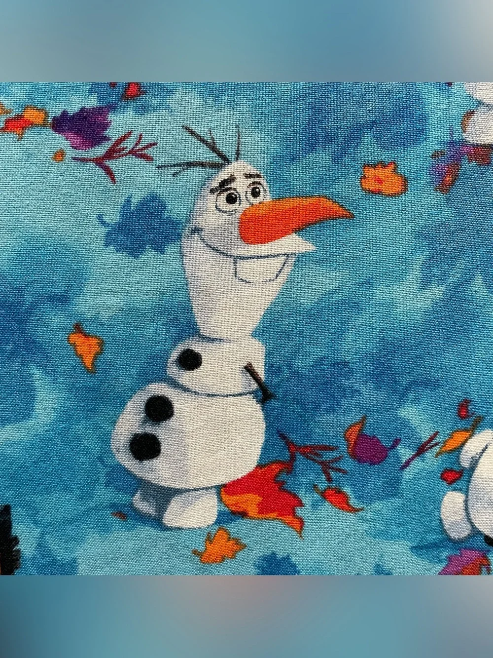 Disney Frozen Olaf Reading Fall Autumn Leaf Scrub Top 2XL Medic Nurse Dentist